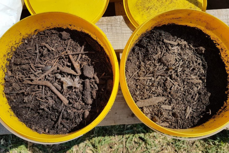 2 komposty - porovnanie